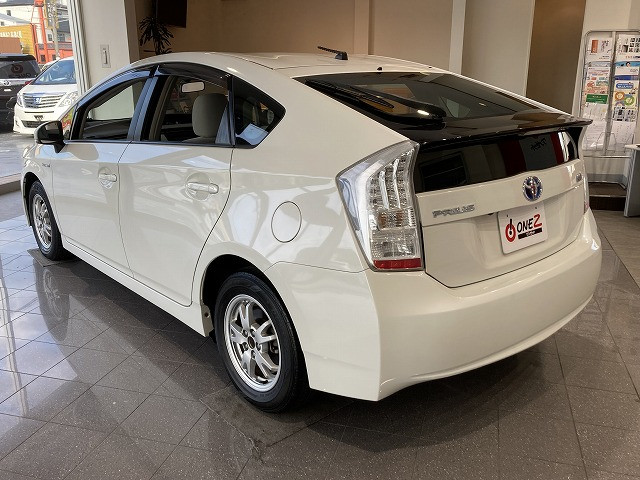 トヨタ プリウス 1.8 Sの中古車
