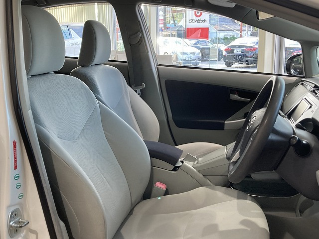 トヨタ プリウス 1.8 Sの中古車