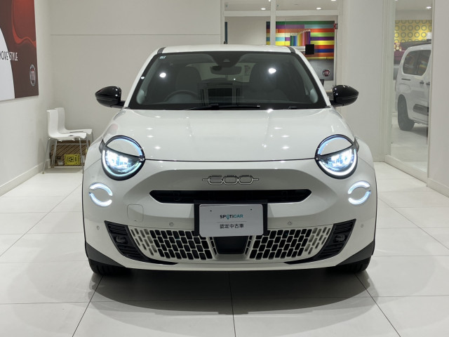 フィアット 600e ラ プリマ ホワイト パッケージの中古車