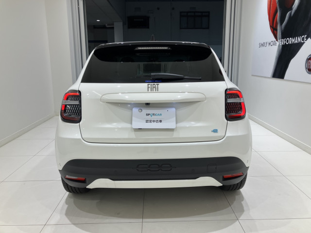 フィアット 600e ラ プリマ ホワイト パッケージの中古車