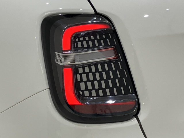 フィアット 600e ラ プリマ ホワイト パッケージの中古車