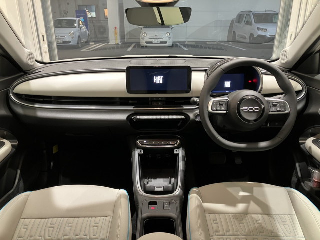フィアット 600e ラ プリマ ホワイト パッケージの中古車