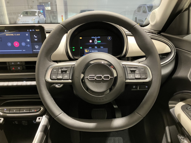 フィアット 600e ラ プリマ ホワイト パッケージの中古車