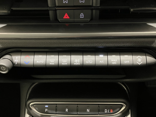 フィアット 600e ラ プリマ ホワイト パッケージの中古車