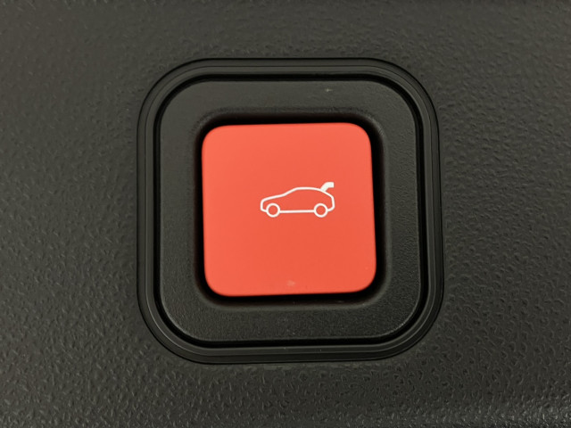 フィアット 600e ラ プリマ ホワイト パッケージの中古車