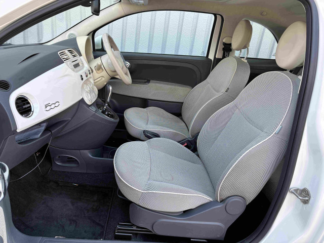 フィアット 500 1.2 8V Lounge RHDの中古車