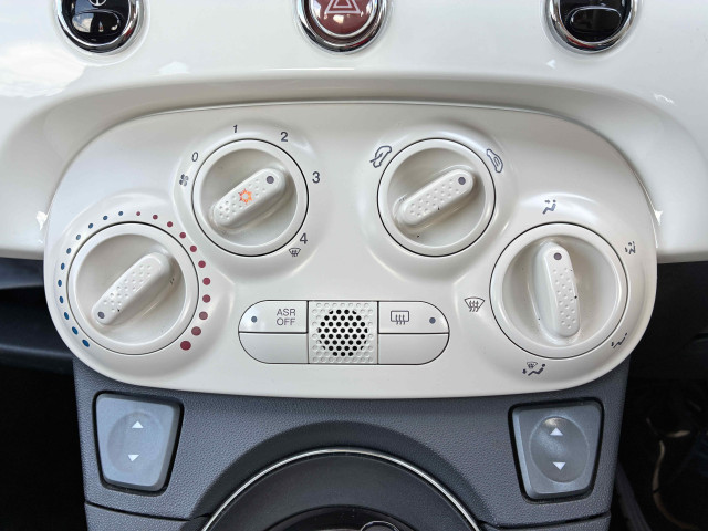 フィアット 500 1.2 8V Lounge RHDの中古車