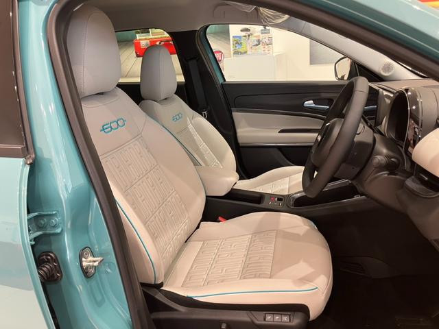 フィアット 600e 600e La Prima RHDの中古車