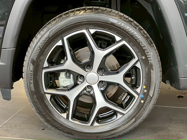 ジープ コンパス リミテッド 4WDの中古車