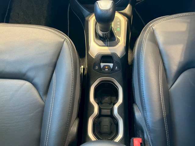 ジープ レネゲード リミテッドの中古車