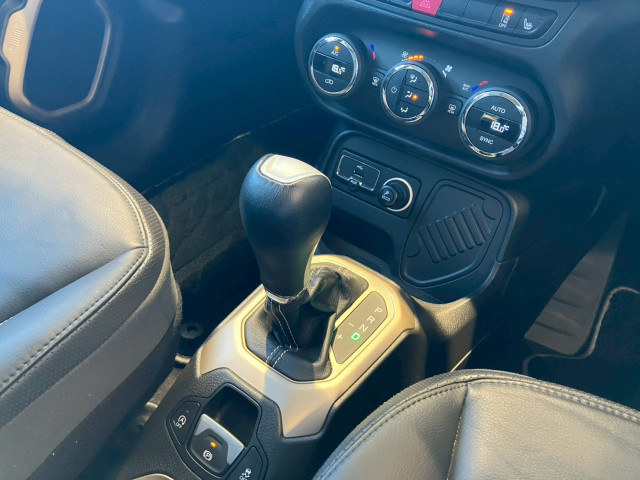 ジープ レネゲード リミテッドの中古車