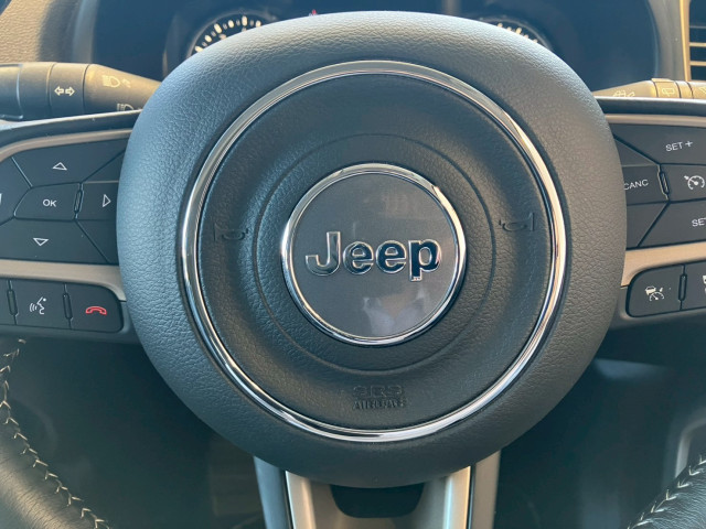 ジープ レネゲード リミテッドの中古車