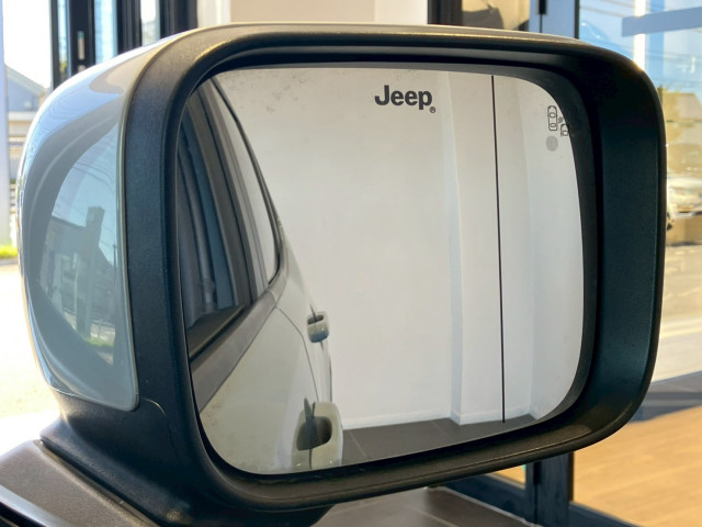 ジープ レネゲード リミテッドの中古車