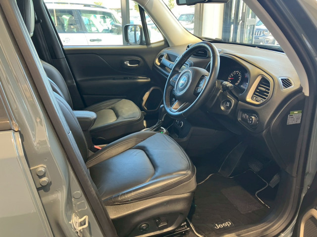 ジープ レネゲード リミテッドの中古車