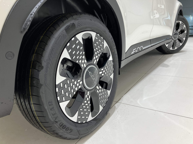 フィアット 600e ラ プリマの中古車