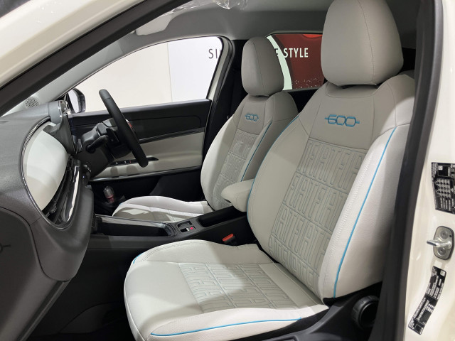 フィアット 600e ラ プリマの中古車