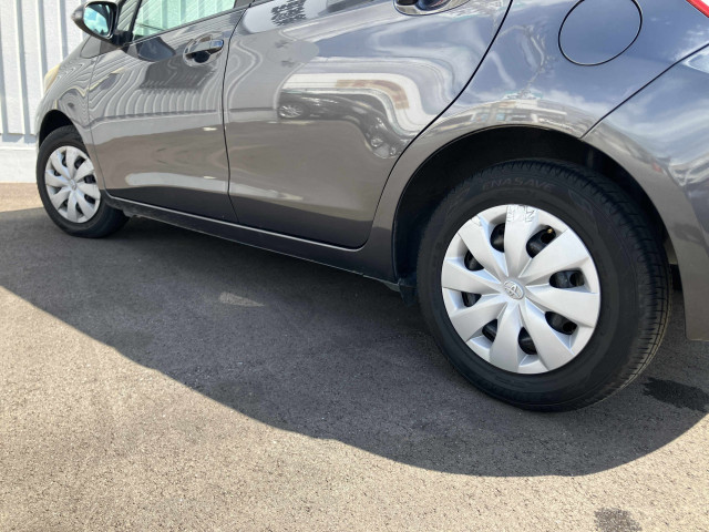 トヨタ ヴィッツ Fの中古車