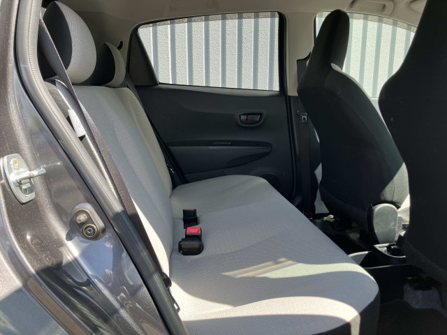 トヨタ ヴィッツ Fの中古車