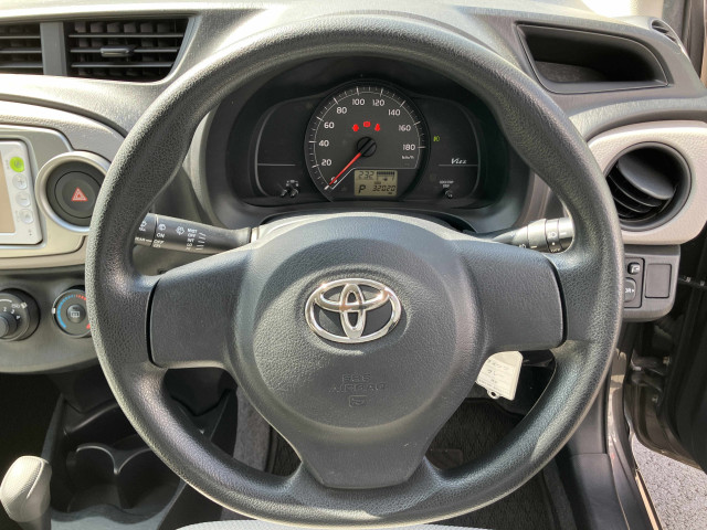 トヨタ ヴィッツ Fの中古車