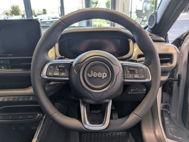 ジープ アベンジャー 4xe ハイブリッド アップランド 4WDの中古車