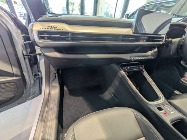 ジープ アベンジャー 4xe ハイブリッド アップランド 4WDの中古車