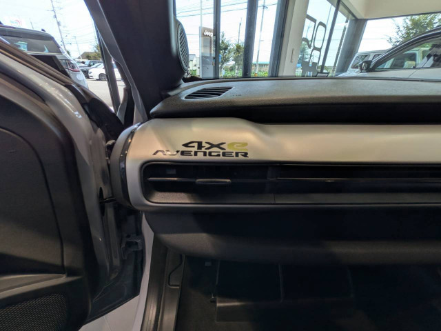 ジープ アベンジャー 4xe ハイブリッド アップランド 4WDの中古車