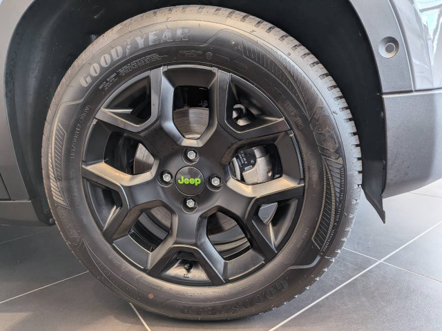 ジープ アベンジャー 4xe ハイブリッド アップランド 4WDの中古車