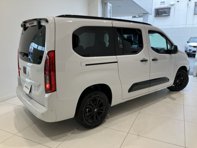 フィアット ドブロ チンクエ ビアンコ ジェラート ディーゼルターボの中古車