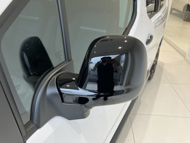 フィアット ドブロ チンクエ ビアンコ ジェラート ディーゼルターボの中古車