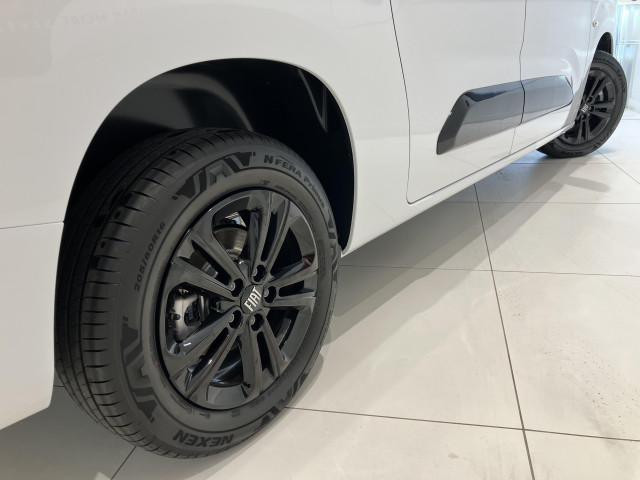 フィアット ドブロ チンクエ ビアンコ ジェラート ディーゼルターボの中古車