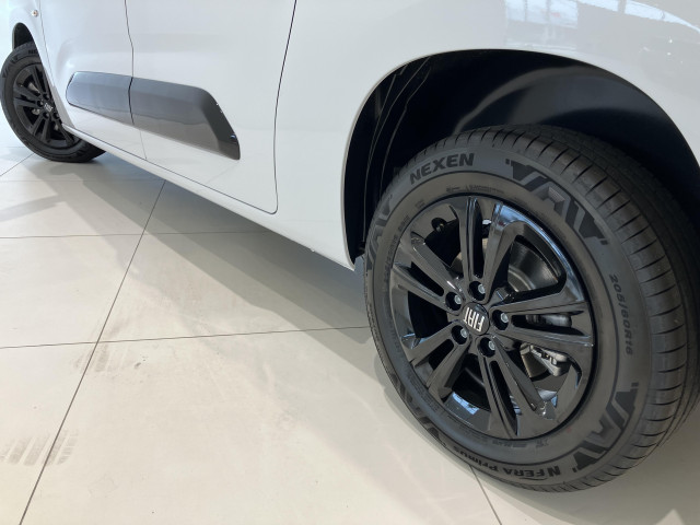 フィアット ドブロ チンクエ ビアンコ ジェラート ディーゼルターボの中古車