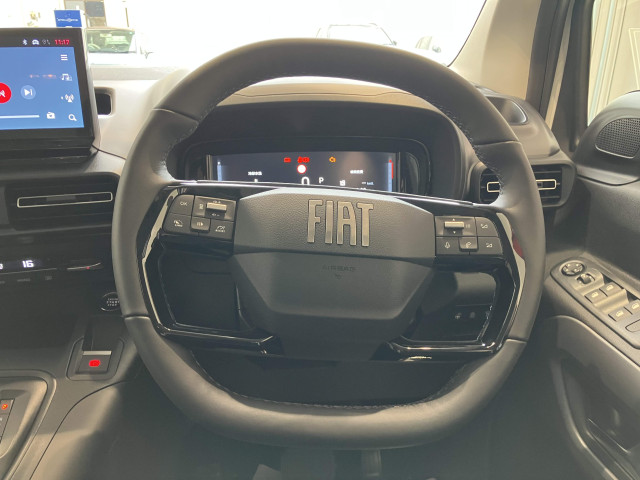 フィアット ドブロ チンクエ ビアンコ ジェラート ディーゼルターボの中古車