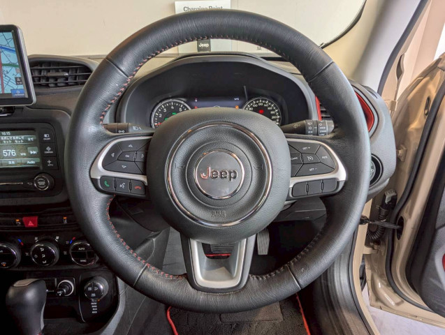 ジープ レネゲード トレイルホーク 4WDの中古車