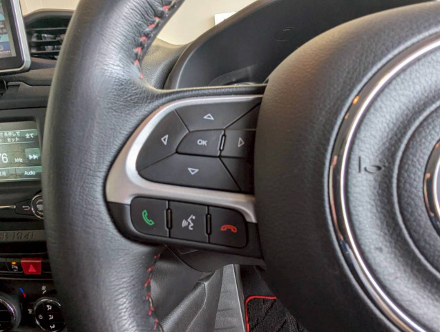 ジープ レネゲード トレイルホーク 4WDの中古車