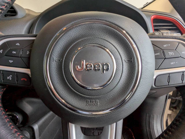ジープ レネゲード トレイルホーク 4WDの中古車