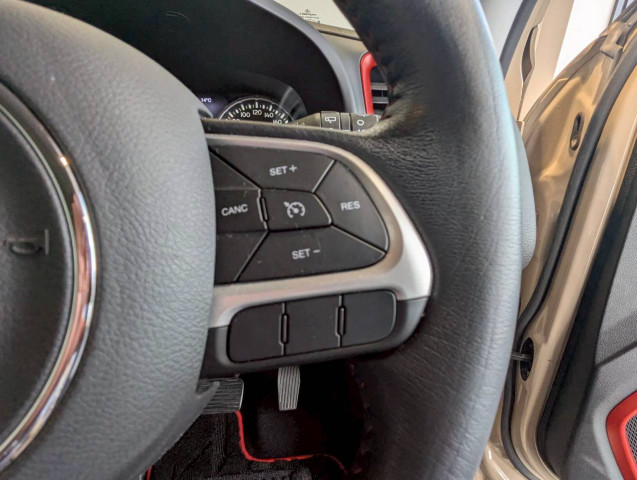 ジープ レネゲード トレイルホーク 4WDの中古車