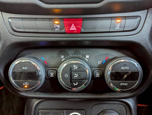 ジープ レネゲード トレイルホーク 4WDの中古車