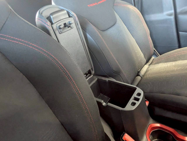 ジープ レネゲード トレイルホーク 4WDの中古車