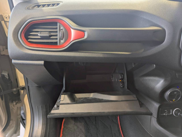 ジープ レネゲード トレイルホーク 4WDの中古車