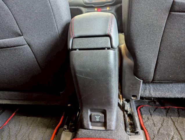 ジープ レネゲード トレイルホーク 4WDの中古車