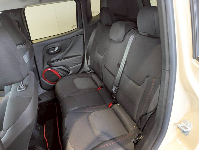 ジープ レネゲード トレイルホーク 4WDの中古車