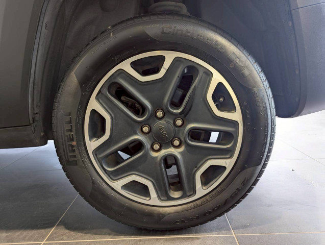 ジープ レネゲード トレイルホーク 4WDの中古車