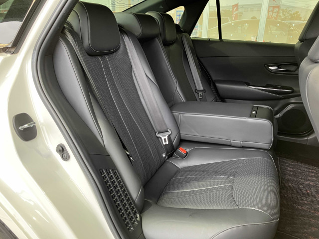 トヨタ クラウン ハイブリッド 2.5 S Cパッケージの中古車
