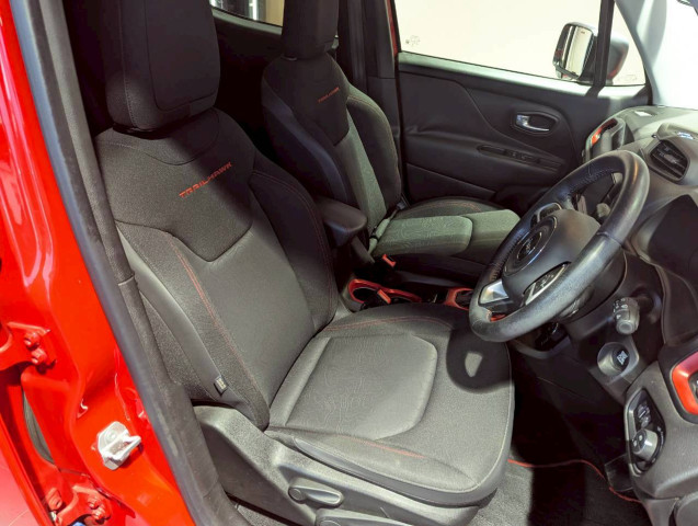 ジープ レネゲード トレイルホーク 4WDの中古車