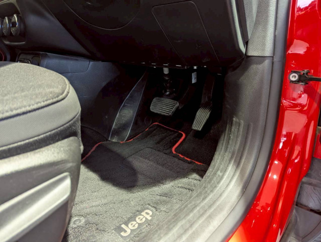 ジープ レネゲード トレイルホーク 4WDの中古車