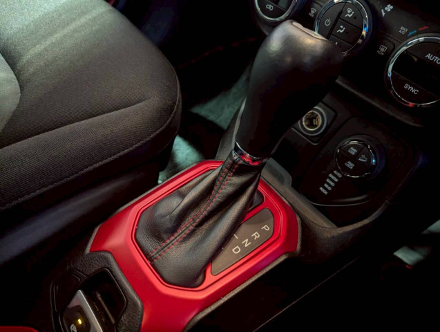 ジープ レネゲード トレイルホーク 4WDの中古車