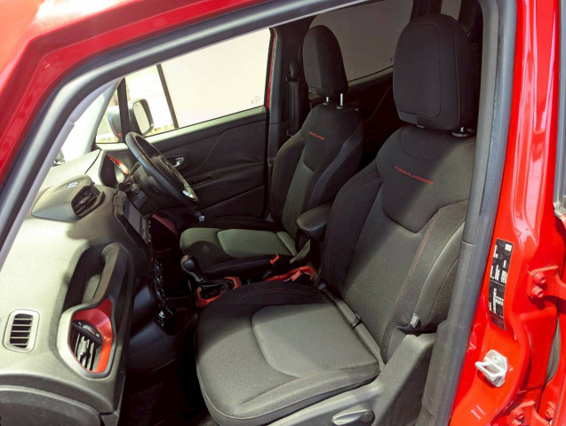 ジープ レネゲード トレイルホーク 4WDの中古車