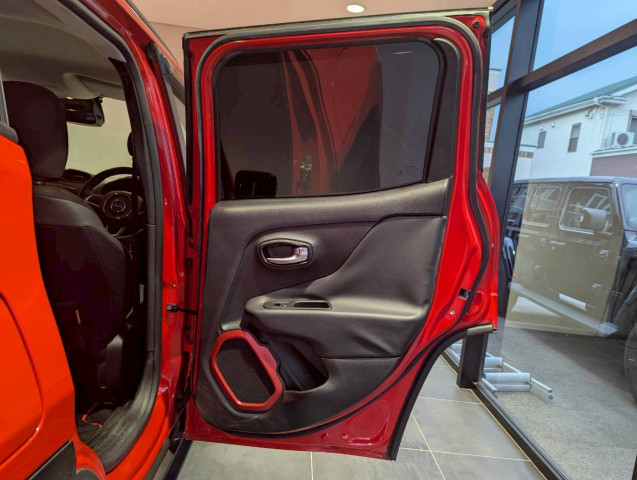 ジープ レネゲード トレイルホーク 4WDの中古車