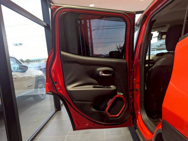 ジープ レネゲード トレイルホーク 4WDの中古車