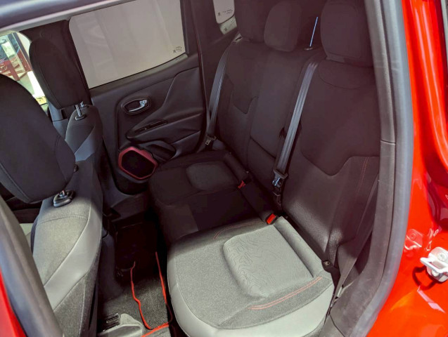 ジープ レネゲード トレイルホーク 4WDの中古車